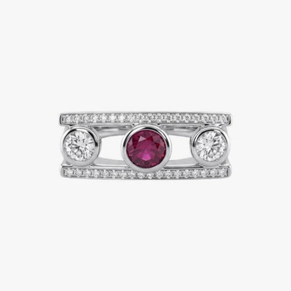 Comprar anillo tipo sello realizado en oro blanco de 18kt con diamantes talla brillante y rubí central. Joyas únicas de segunda mano. Joyería Ian'Or.