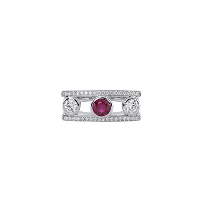 Comprar anillo tipo sello realizado en oro blanco de 18kt con diamantes talla brillante y rubí central. Joyas únicas de segunda mano. Joyería Ian'Or.