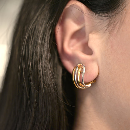 Comprar pendientes de oro blanco y amarillo de 18kt en formas circulares. Cierre Omega. Pendientes de oro baratos Ian'Or. Pendientes oro 18kt. Envío gratis.