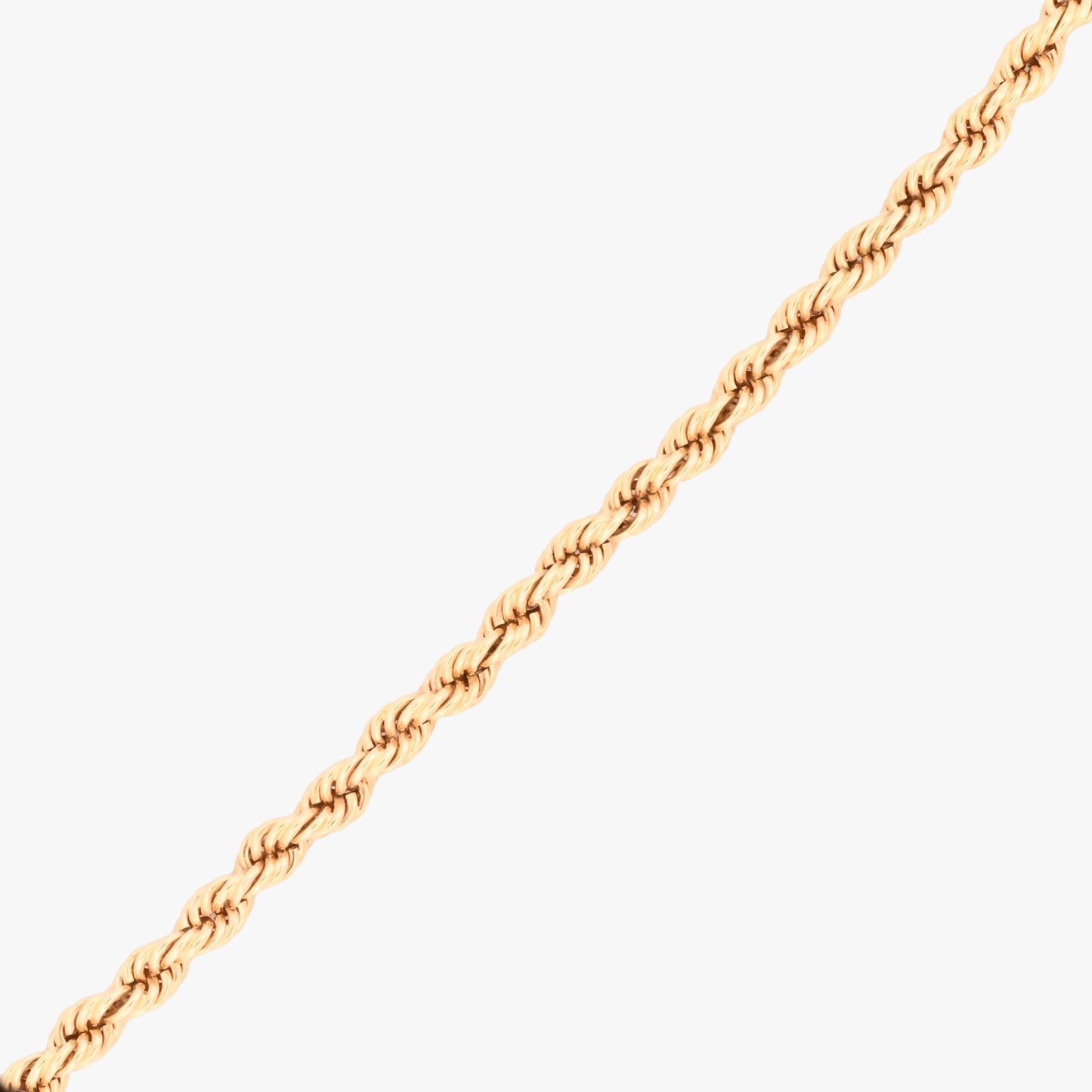 Comprar Pulsera de cordón de oro amarillo de 18kt de 19,5 cm de largo caracterizada por su diseño trenzado en espiral y un cierre de mosquetón. Pulseras de oro 18kt al mejor precio en Barcelona.