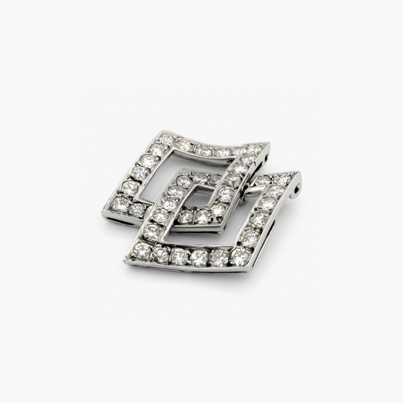 Colgante de dos rombos intercalados en oro blanco de 18kt y diamantes talla brillante. Joyería Compro Oro Barcelona. Ian'Or. Joyas restauradas. Envío gratis.