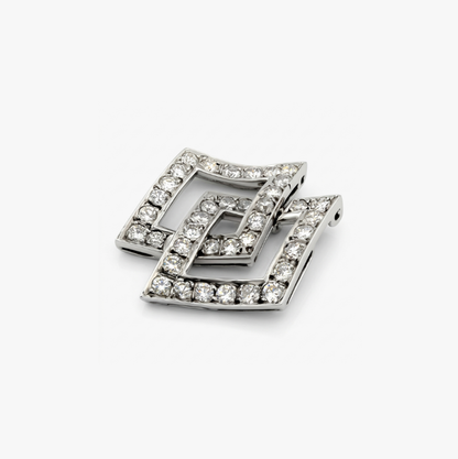 Colgante de dos rombos intercalados en oro blanco de 18kt y diamantes talla brillante. Joyería Compro Oro Barcelona. Ian'Or. Joyas restauradas. Envío gratis.