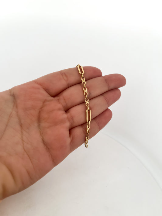 Comprar pulsera realizada en oro amarillo de 18kt con eslabones alternos y cierre mosquetón. pulseras de oro 18kt baratas al mejor precio.
