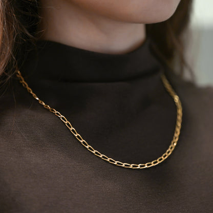 Comprar collar de oro amarillo de 18kt con cadena forzada eslabones largos. Eleva tu elegancia con esta exquisita cadena de oro amarillo de 18kt. Joyería Ian'or, dónde comprar y vender oro al mejor precio en Barcelona. Joyas de segunda mano y restauradas en Barcelona.