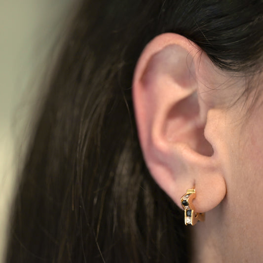 Comprar pendientes de oro de 18kt rinden homenaje al brillo eterno del cielo nocturno y a la guía de las estrellas. Cierre catalán. Joyas restauradas. Ian'Or.