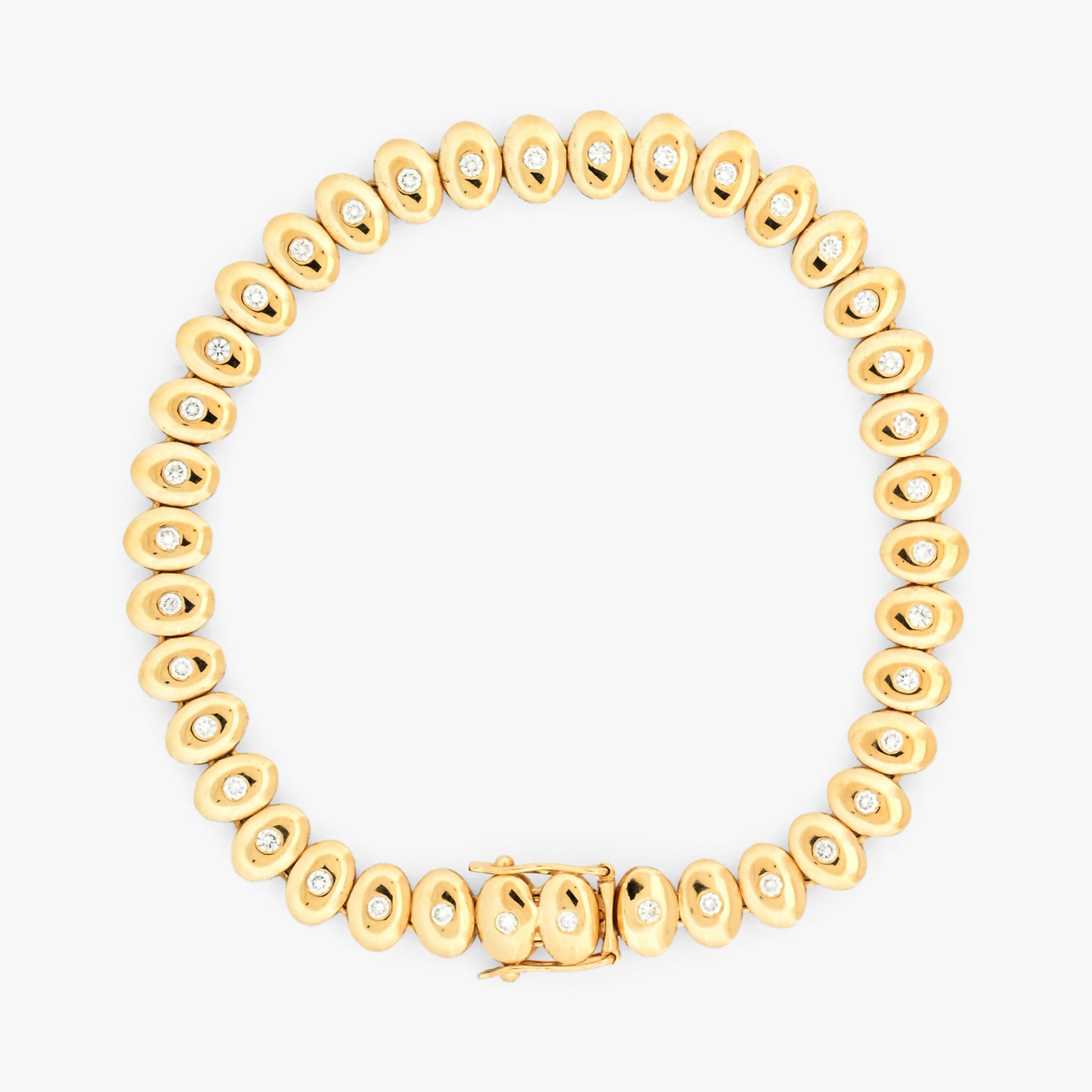 Comprar pulsera de Oro Amarillo de 18kt y Diamantes rinde homenaje a la elegancia rítmica y al brillo eterno. Joyería Compro Oro Barcelona. Joyas de segunda mano. Envío gratis.