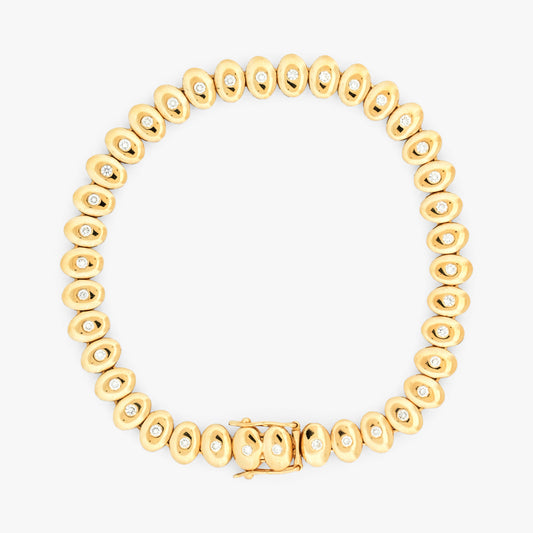 Comprar pulsera de Oro Amarillo de 18kt y Diamantes rinde homenaje a la elegancia rítmica y al brillo eterno. Joyería Compro Oro Barcelona. Joyas de segunda mano. Envío gratis.