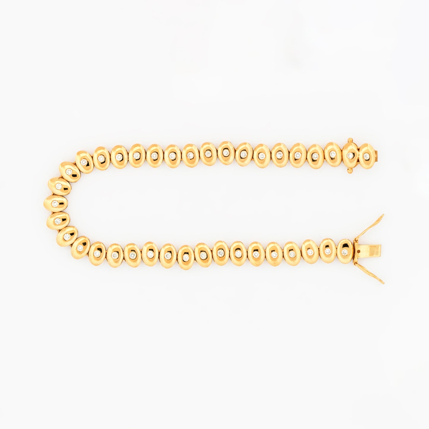 Comprar pulsera de Oro Amarillo de 18kt y Diamantes rinde homenaje a la elegancia rítmica y al brillo eterno. Joyería Compro Oro Barcelona. Joyas de segunda mano. Envío gratis.