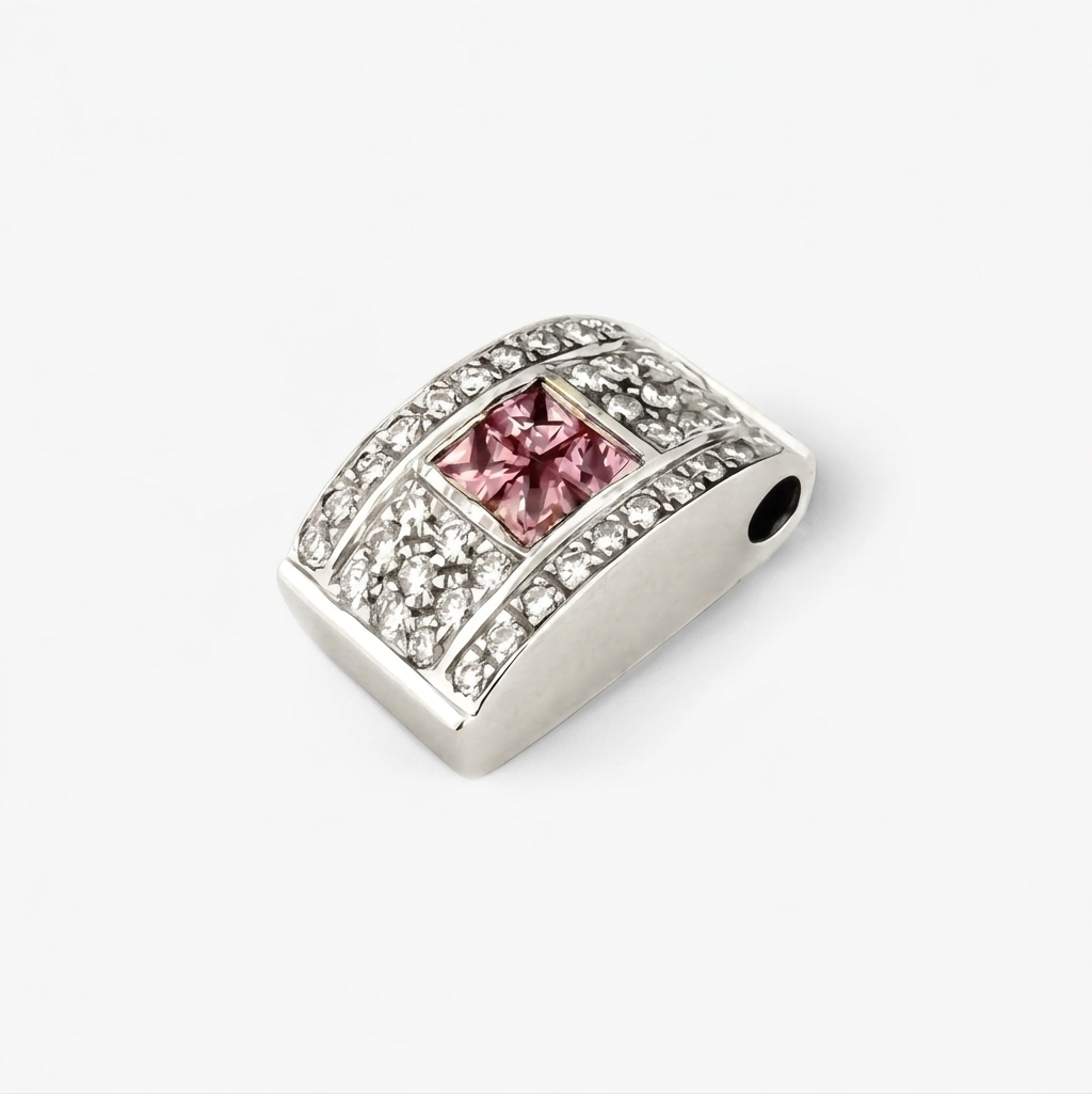 Comprar colgante en forma de rectángulo realizado en oro blanco de 18kt con pavé de diamantes y 4 amatistas talla princesa centrales. Joyería Ian'Or Barcelona.
