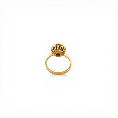 Comprar sortija realizada en oro amarillo de 18kt con rosetón de diamantes talla brillante y amatista central. joyas únicas de segunda mano. Joyería Ian'Or.