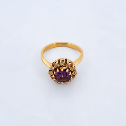 Comprar sortija realizada en oro amarillo de 18kt con rosetón de diamantes talla brillante y amatista central. joyas únicas de segunda mano. Joyería Ian'Or.
