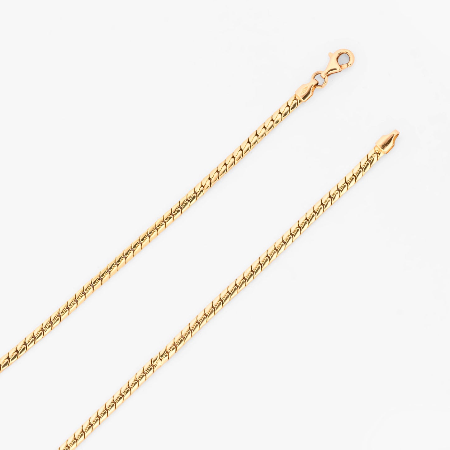 Collar plano graduado de oro amarillo 18K con un diseño de eslabones de malla compacta que incrementan tamaño hacia el centro. Envío gratuito pieza certificada.