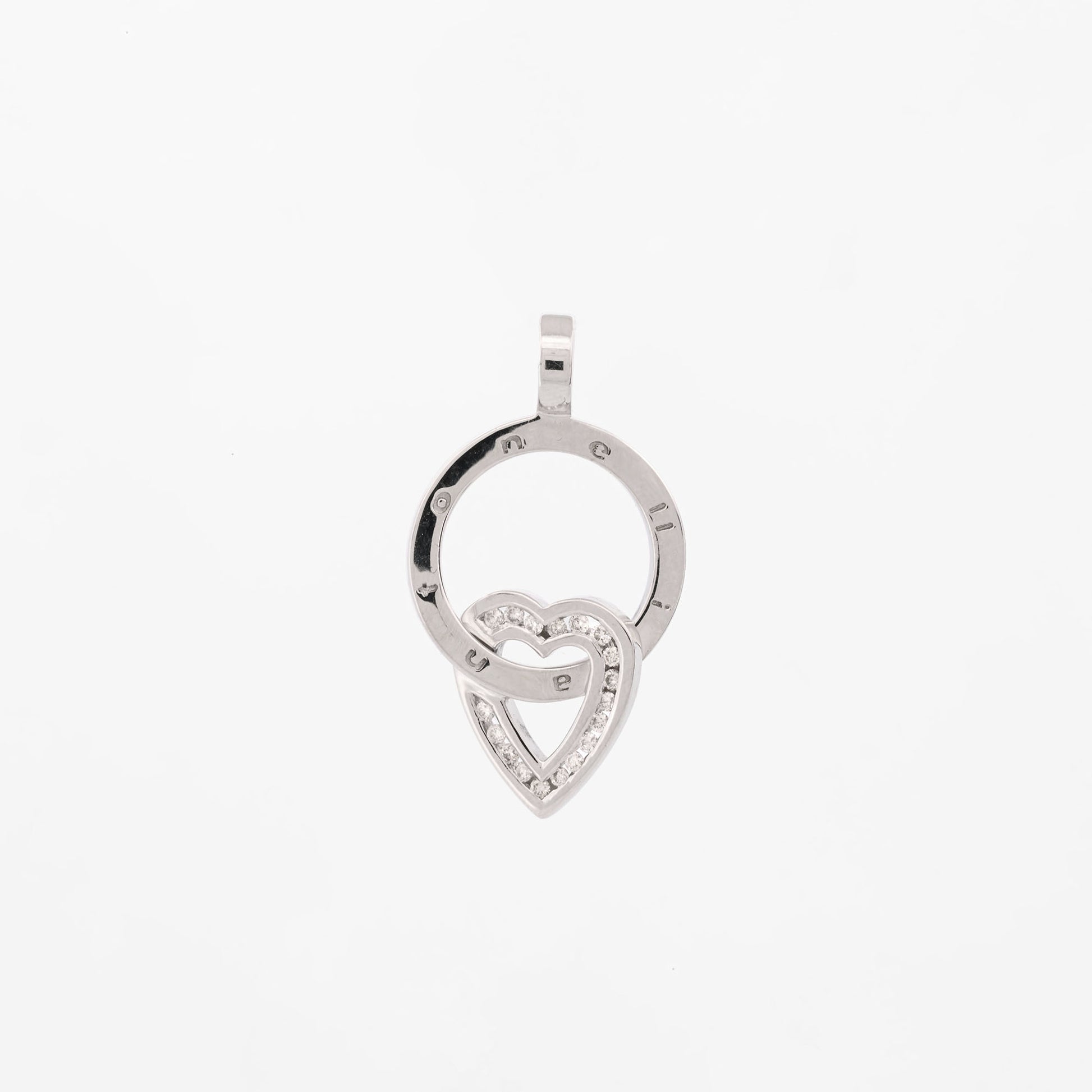 Colgante de aro calado con el nombre grabado de la firma Antonelli de oro blanco de 18kt con un motivo entrelazado de corazón. Pieza certificada y envio gratis