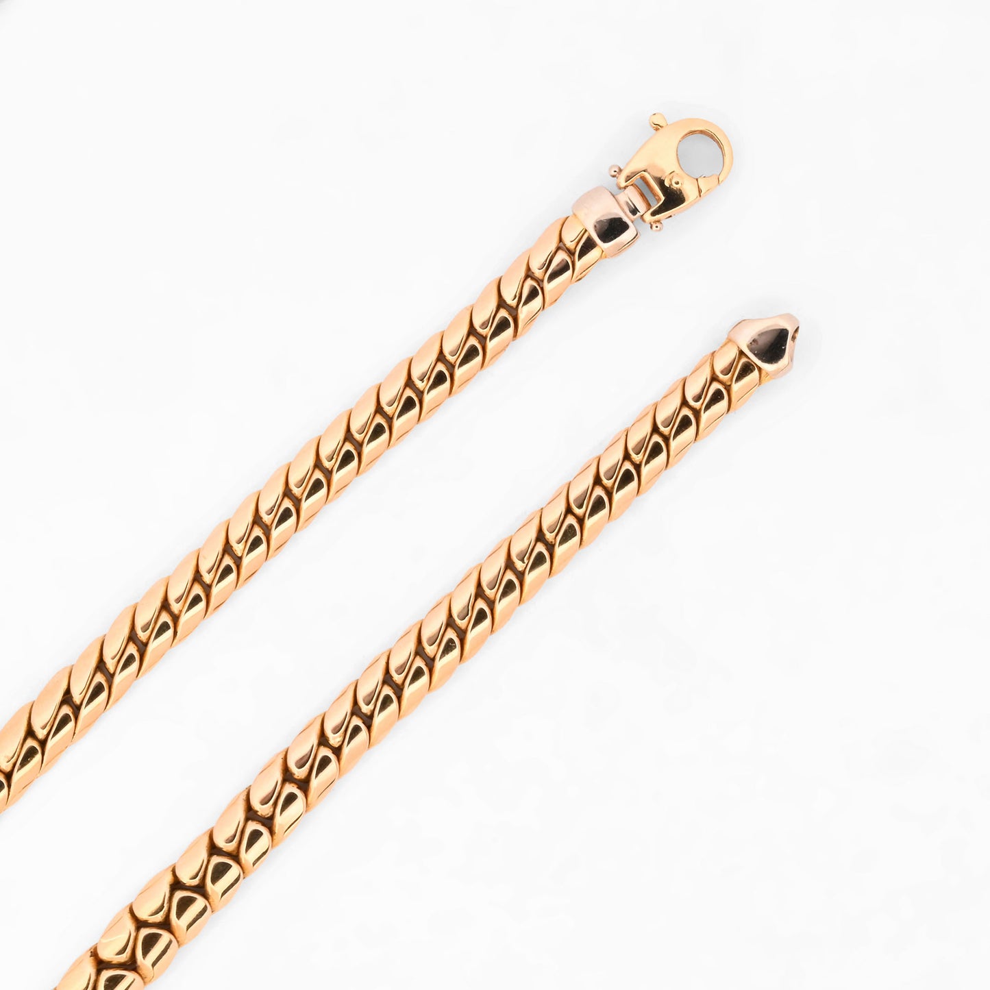 Comprar cadena barbada graduada de oro amarillo 18kt con eslabones planos que aumentan sutilmente su grosor hacia el centro. Envío gratuito pieza certificada.