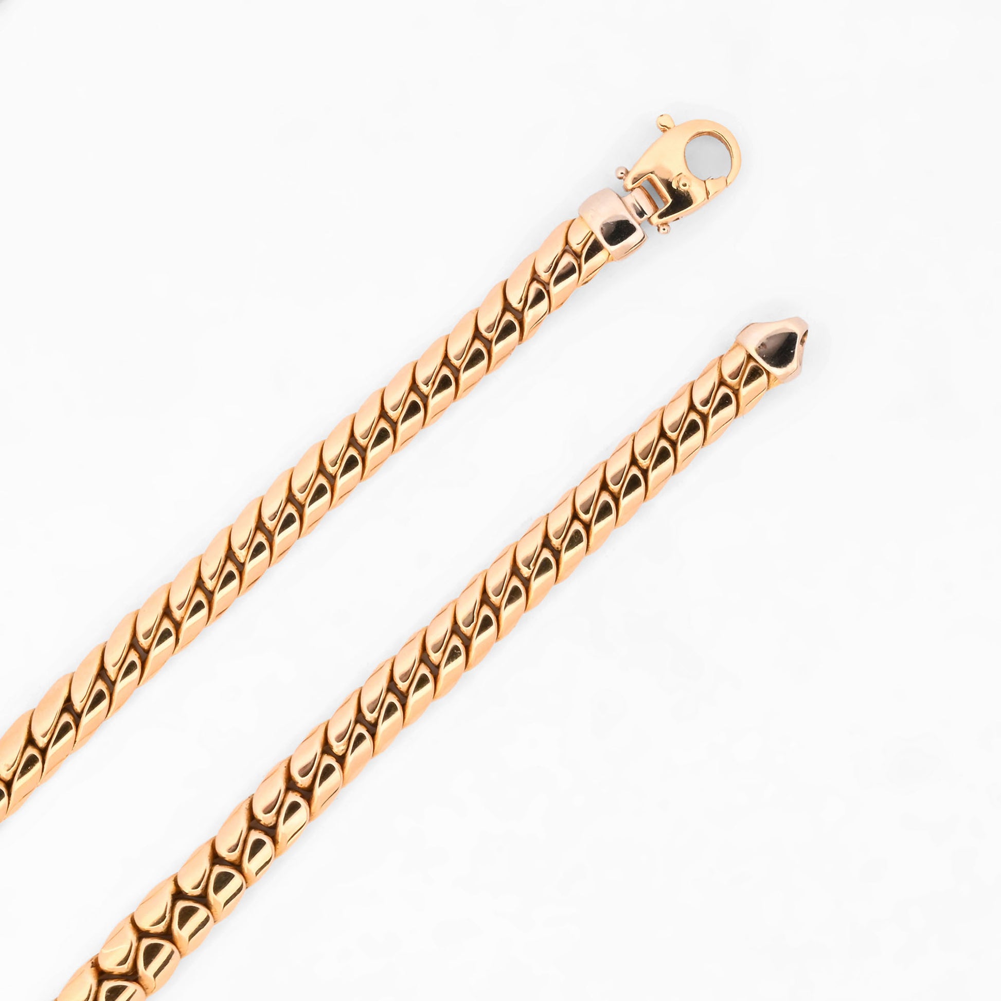 Comprar cadena barbada graduada de oro amarillo 18kt con eslabones planos que aumentan sutilmente su grosor hacia el centro. Envío gratuito pieza certificada.