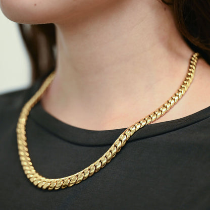 Comprar cadena barbada graduada de oro amarillo 18kt con eslabones planos que aumentan sutilmente su grosor hacia el centro. Envío gratuito pieza certificada.