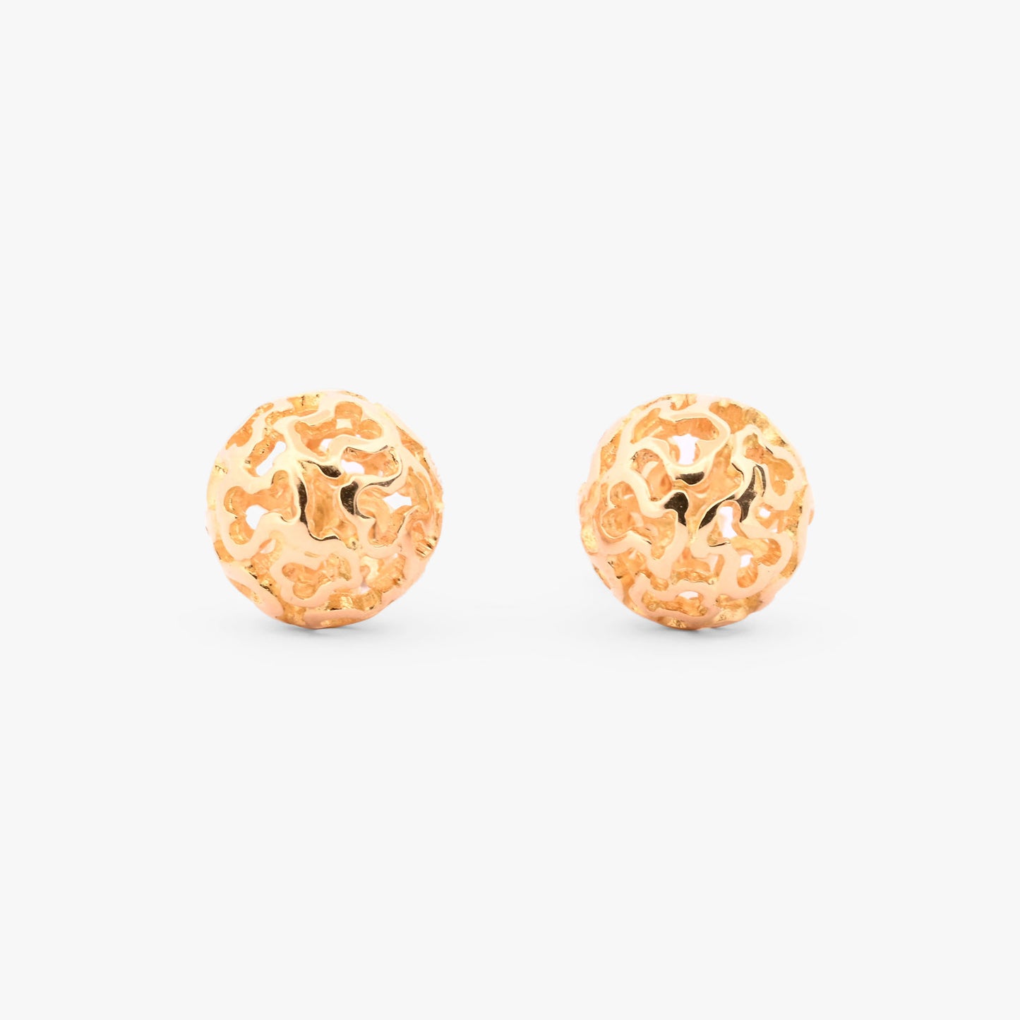 Comprar pendientes tipo lazo de tres realizados en oro amarillo de 18kt. Estos pendientes disponen de cierre tipo omega. Joyeria Barcelona.