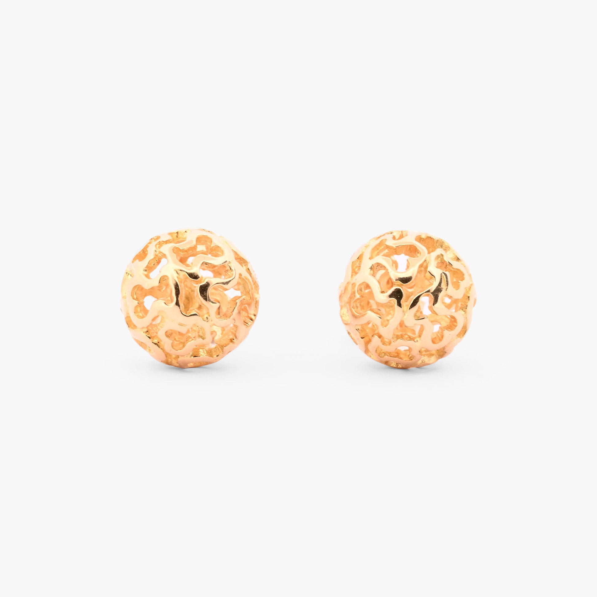 Comprar pendientes tipo lazo de tres realizados en oro amarillo de 18kt. Estos pendientes disponen de cierre tipo omega. Joyeria Barcelona.