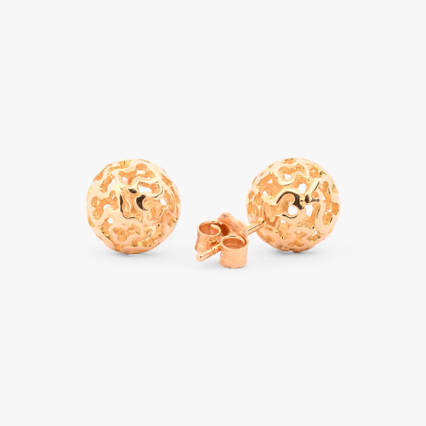 Comprar pendientes tipo lazo de tres realizados en oro amarillo de 18kt. Estos pendientes disponen de cierre tipo omega. Joyeria Barcelona.
