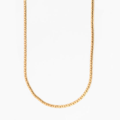 Comprar cadena collar plano de oro amarillo 18K con un diseño de eslabones entrelazados de malla compacta y flexible. Envío gratuito pieza certificada.