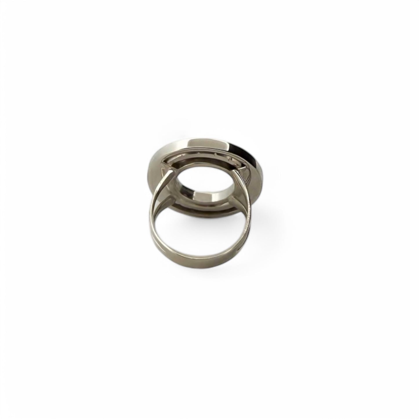 Comprar Anillo realizado en oro blanco de 18kt con 18 diamantes talla brillante puestos en circulo. Joyas restauradas en Barcelona. Joyería Ian'Or.