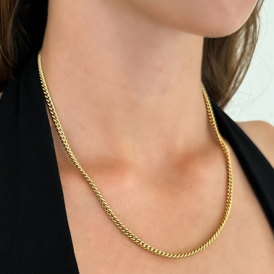 Comprar cadena barbada tipo cubana plana realizada en oro amarillo de 18kt. Cierre tipo mosquetón. Joya unisex. Joyas acondicionadas. Envío GRATIS. Ian'Or.