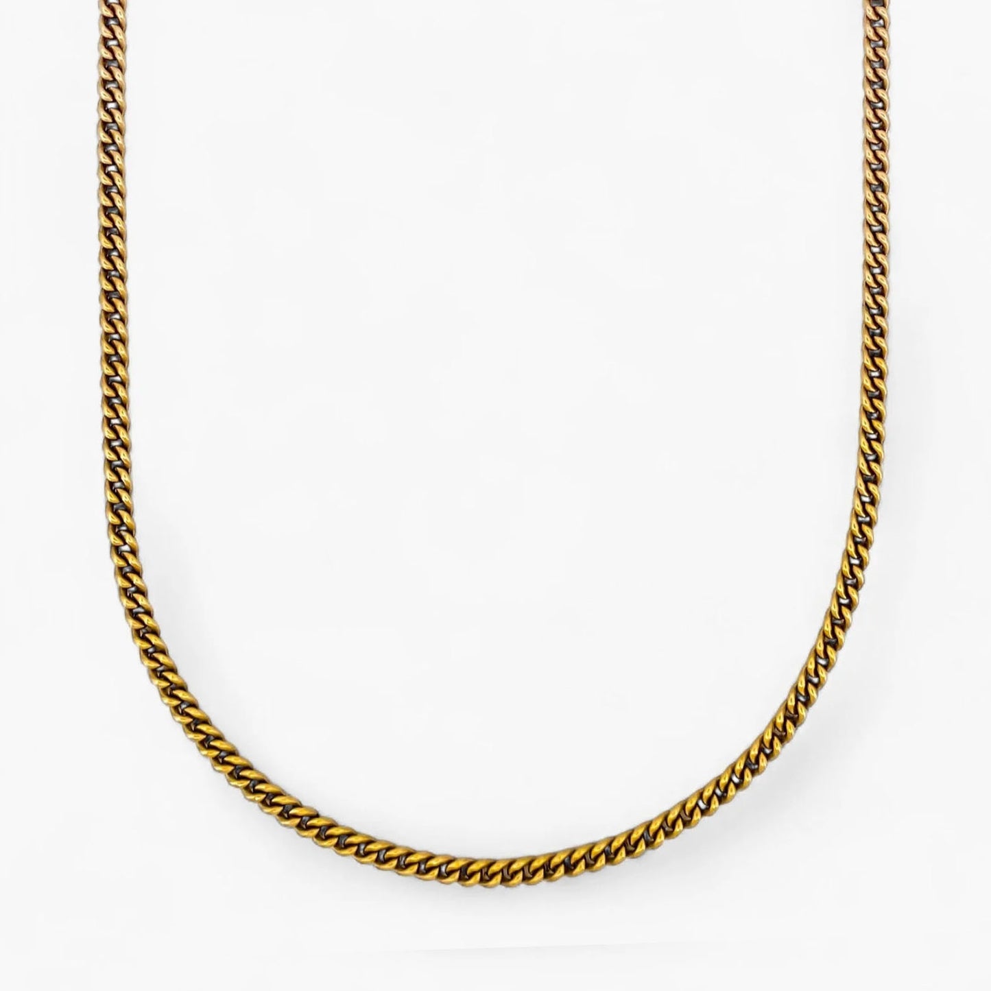 Comprar cadena barbada tipo cubana plana realizada en oro amarillo de 18kt. Cierre tipo mosquetón. Joya unisex. Joyas acondicionadas. Envío GRATIS. Ian'Or.