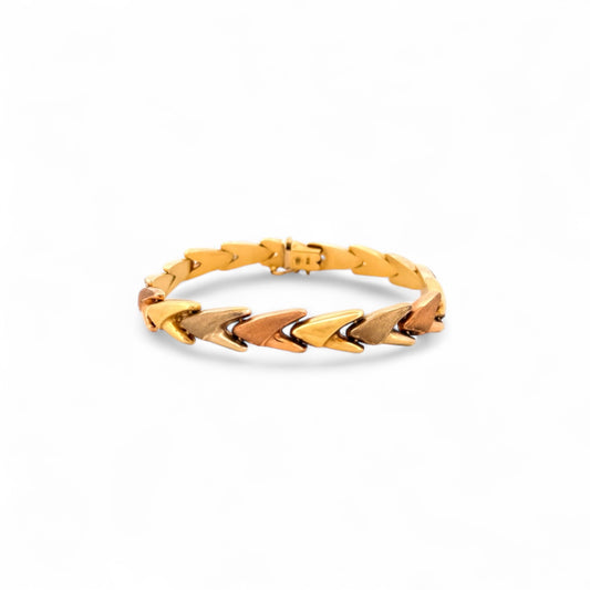 Comprar pulsera realizada en oro blanco, amarillo y rosa de 18kt con eslabones en forma de triangulo con una parte lisa y otra con textura. Joyería Ian'Or. 