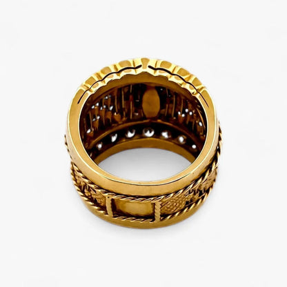 Comprar anillo ancho realizado en oro amarillo de 18kt con pavé redondo de brillantes en la parte central de 0,02ct y en la parte superior e inferior de 0,04ct.