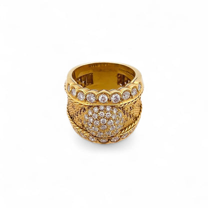Comprar anillo ancho realizado en oro amarillo de 18kt con pavé redondo de brillantes en la parte central de 0,02ct y en la parte superior e inferior de 0,04ct.
