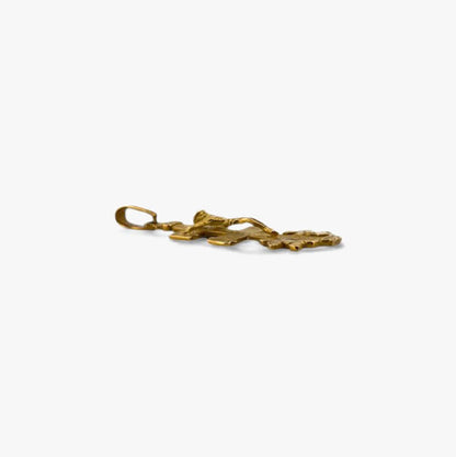 Comprar colgante cruz de caravaca realizada en oro amarillo de 18kt. Restauramos joyas de segunda mano para darles una nueva vida y vendemos oro al mejor precio.