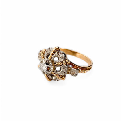 Comprar anillo antiguo realizado en oro amarillo de 18kt con un brillante central y pequeños diamantes talla antigua engastados en platino.  Joyas vintage de segunda mano. 