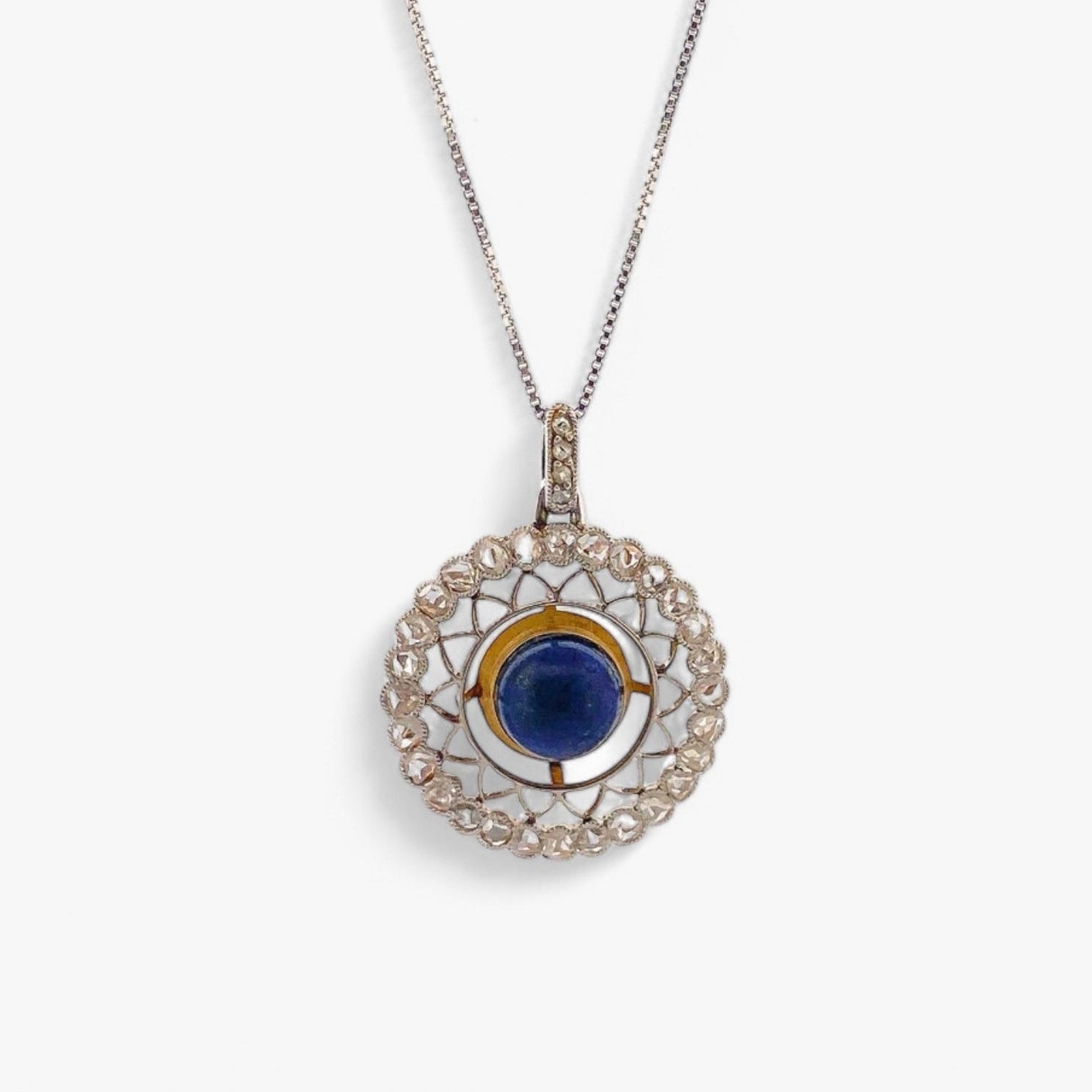 Colgante en forma de circulo realizado en oro blanco de 18kt una piedra central y diamantes alrededor. Joyas restauradas. Joyería Ian'Or. Envío gratis.