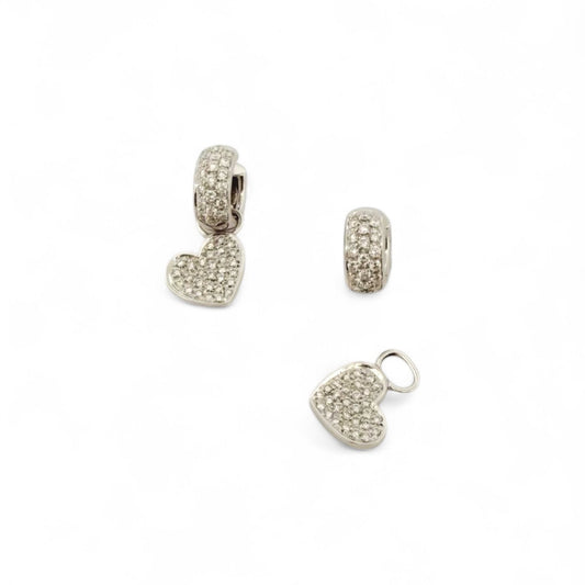 Comprar pendientes de oro blanco de 18kt con colgante en forma de corazón con pavé de diamantes talla brillante. Joyas segunda mano. Joyas restauradas. 