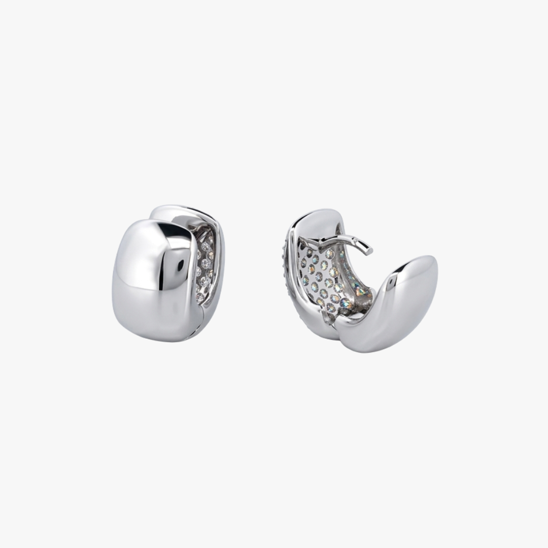 Comprar pendientes de oro blanco de 18kt con pavé de diamantes talla brillante en cada pendiente. Cierre catalán. Joyas segunda mano. Envío gratis. Ian'Or.