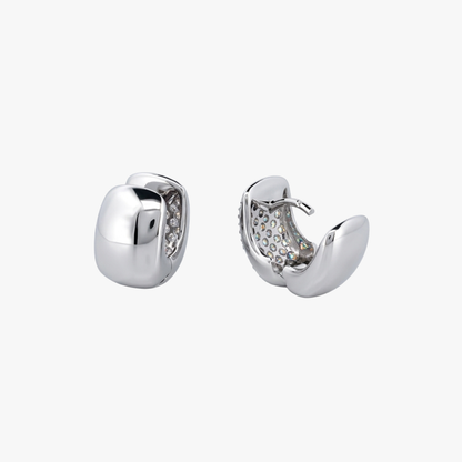 Comprar pendientes de oro blanco de 18kt con pavé de diamantes talla brillante en cada pendiente. Cierre catalán. Joyas segunda mano. Envío gratis. Ian'Or.