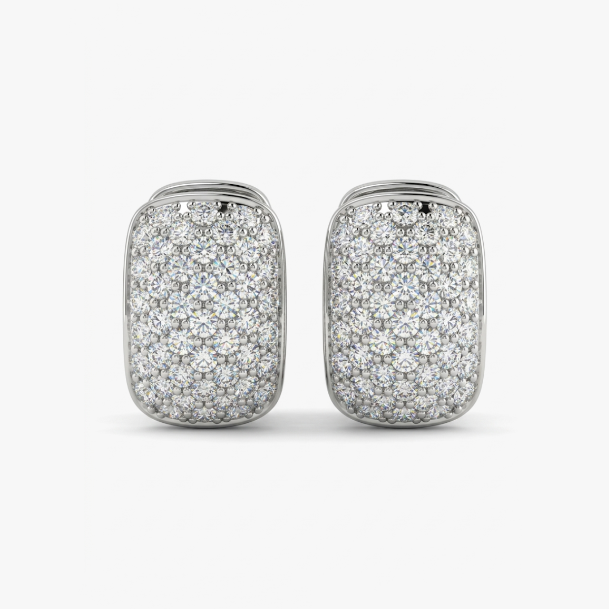 Comprar pendientes de oro blanco de 18kt con pavé de diamantes talla brillante en cada pendiente. Cierre catalán. Joyas segunda mano. Envío gratis. Ian'Or.