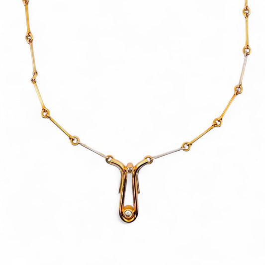 Comprar collar bicolor semirrígido realizado en oro blanco y amarillo de 18kt de 41,2cm de largo con diamantes talla brillante y cierre tipo gancho. Ian'Or.