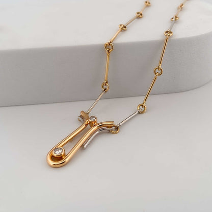 Comprar collar bicolor semirrígido realizado en oro blanco y amarillo de 18kt de 41,2cm de largo con diamantes talla brillante y cierre tipo gancho. Ian'Or.