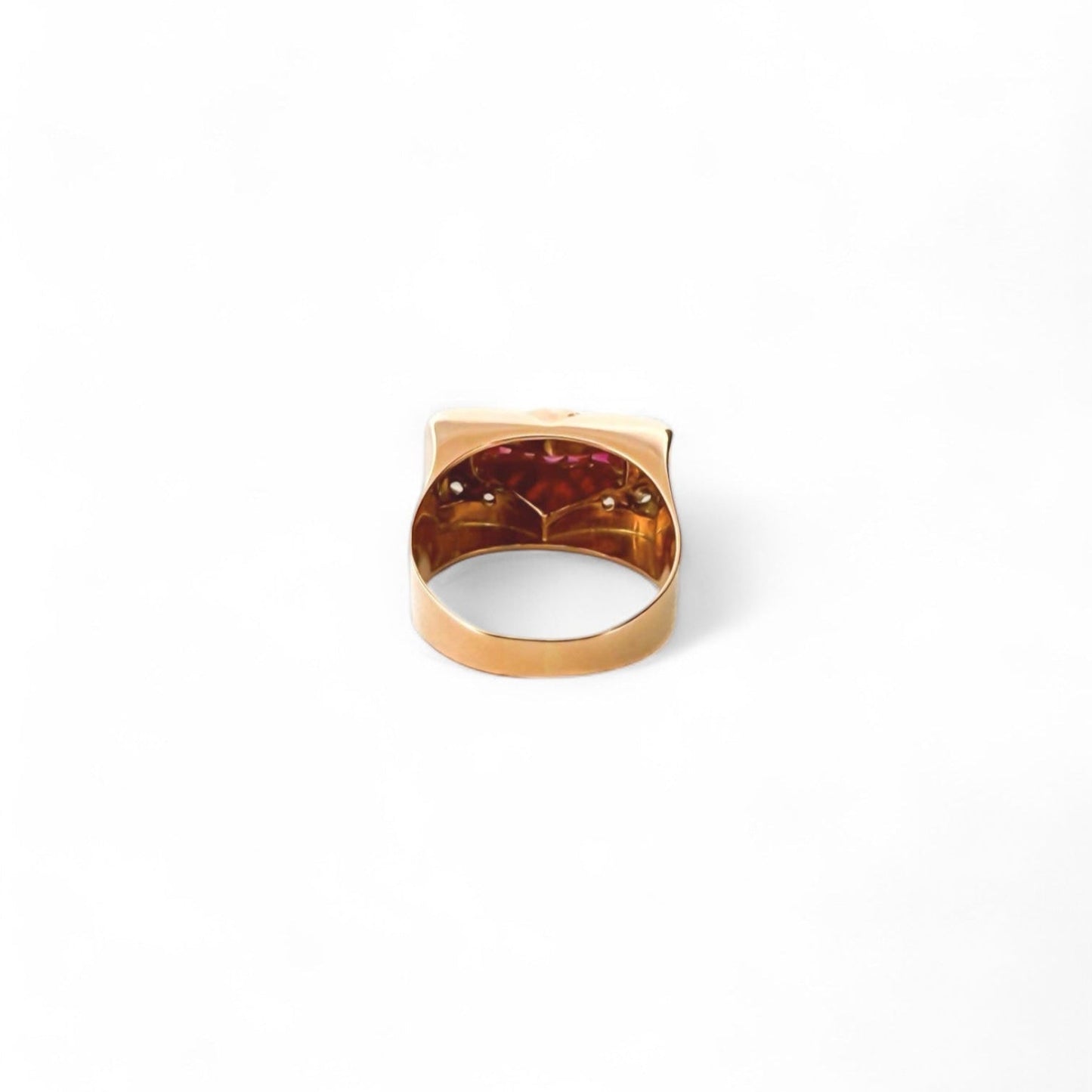 Comprar Anillo tipo sello realizado en oro amarillo de 18kt con 5 rubíes centrales y 10 diamantes talla antigua. Anillos de segunda mano. Joyería Ian'Or.