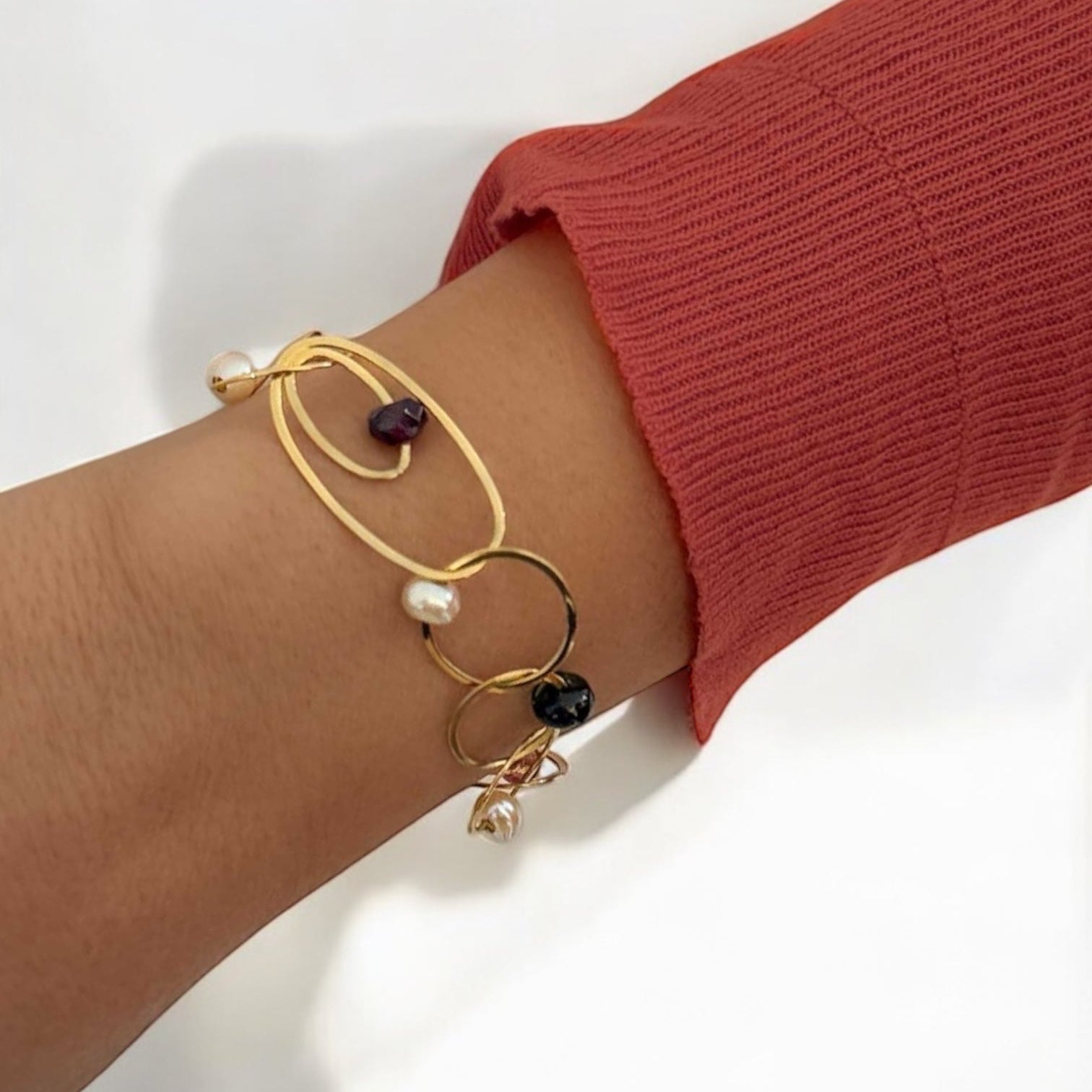 Comprar pulsera oro amarillo de 18kt con cadena y 11 piedras intercaladas. Compra de joyas al mejor precio en Barcelona. Joyas de segunda mano. Joyería Ian'Or.