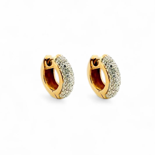 Comprar pendientes de oro amarillo de 18kt con pavé de diamantes talla brillante en cada pendiente. Joyas segunda mano. Joyas restauradas. Envío gratis.