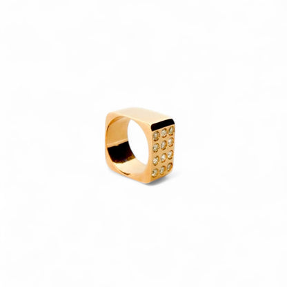 Comprar anillo tipo sello realizado en oro amarillo cuadrado de 18kt con 12 diamantes talla brillante de 0,08ct. Anillos de segunda mano. Joyería Ian'Or.