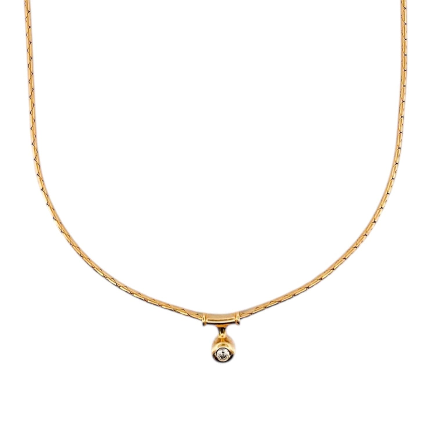 Comprar collar semirrígido de oro amarillo de 18kt de 42cm de largo con diamante y cierre tipo mosquetón. Joyas de segunda mano. Joyería Ian'Or.