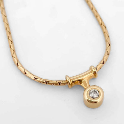 Comprar collar semirrígido de oro amarillo de 18kt de 42cm de largo con diamante y cierre tipo mosquetón. Joyas de segunda mano. Joyería Ian'Or.