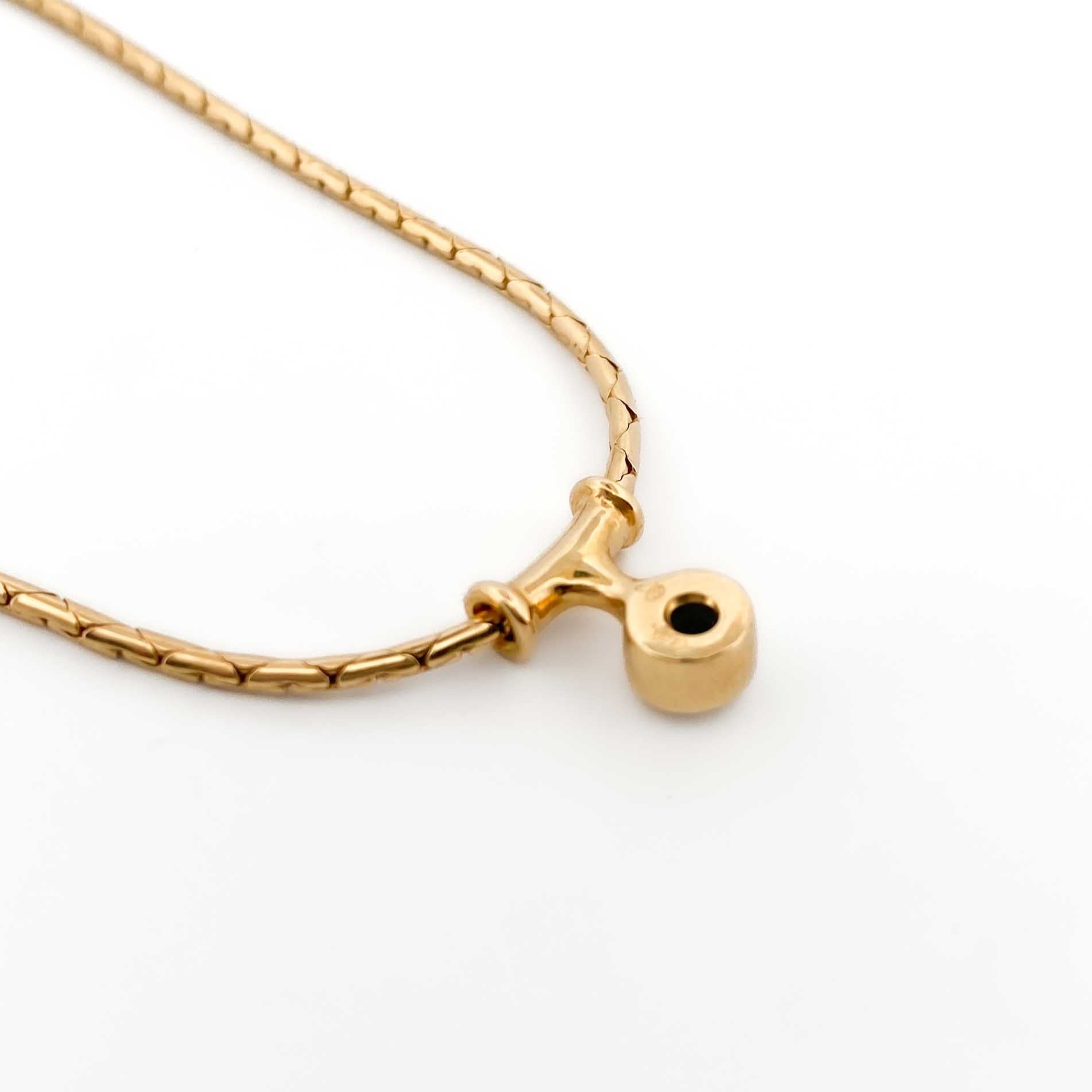 Comprar collar semirrígido de oro amarillo de 18kt de 42cm de largo con diamante y cierre tipo mosquetón. Joyas de segunda mano. Joyería Ian'Or.