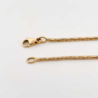 Comprar collar semirrígido de oro amarillo de 18kt de 42cm de largo con diamante y cierre tipo mosquetón. Joyas de segunda mano. Joyería Ian'Or.