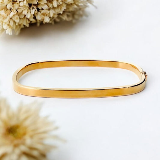 Comprar pulsera esclava en forma rectangular realizada en oro amarillo de 18kt. Esta preciosa pulsera rígida dispone de cierre de cajón. Joyas de segunda mano.