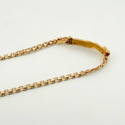 Pulsera no me olvides de oro amarillo de 18kt con cadena Bismark y placa para grabar. Cierre tipo reasa. Pulseras de segunda mano de oro de 18kt en Barcelona.