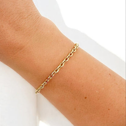 Pulsera oro amarillo de 18kt con cadena forzada. La pulsera mide 20,5cm y 3,74mm de grosor. Compra de joyas masculinas al mejor precio en Barcelona.